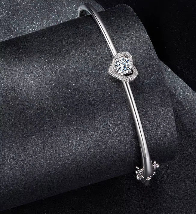 0.5CT Hollowed Heart Moissanite Bracelet round Cut D Color Wrist Cuff Bangle 925 Sterling Silver for Women Wedding Gift