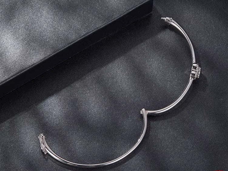 0.5CT Hollowed Heart Moissanite Bracelet round Cut D Color Wrist Cuff Bangle 925 Sterling Silver for Women Wedding Gift
