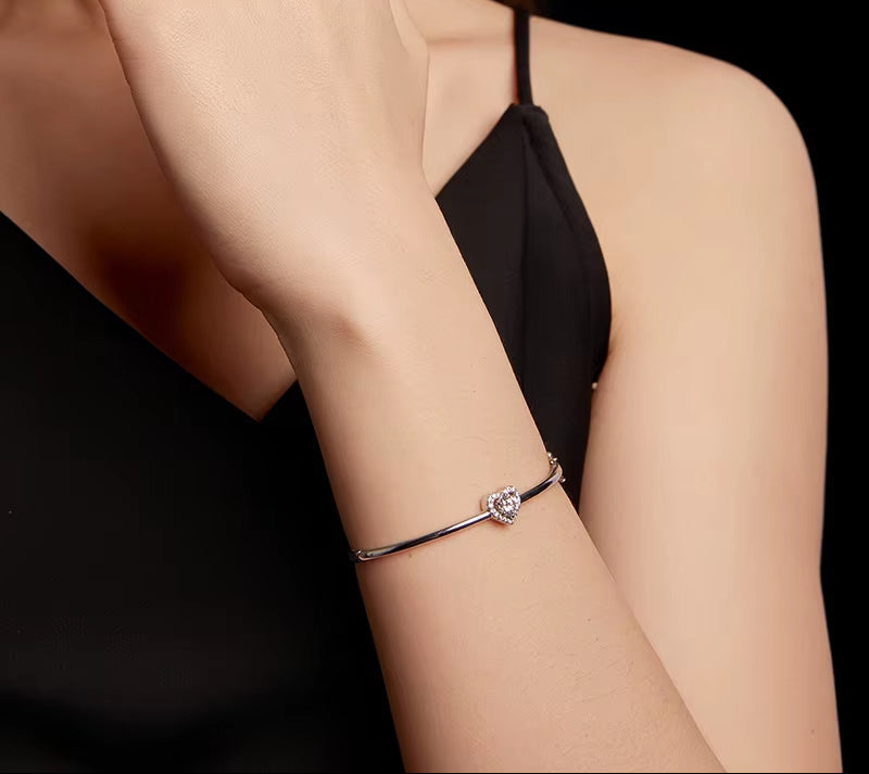0.5CT Hollowed Heart Moissanite Bracelet round Cut D Color Wrist Cuff Bangle 925 Sterling Silver for Women Wedding Gift